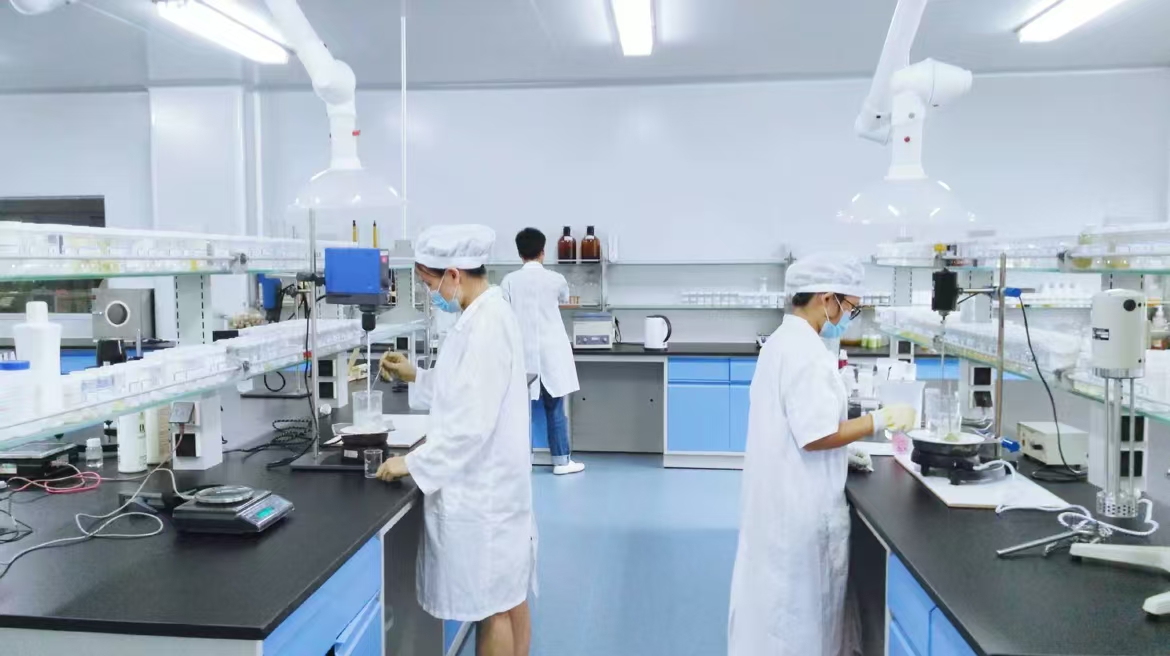 How to Choose a Reliable Skincare OEM Manufacturer